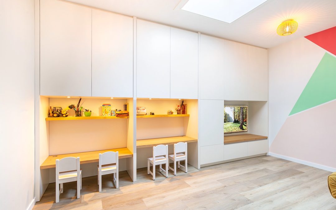 Speelkamerkast met ingebouwd kinderbureau